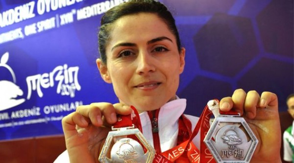 Sibel Şimşek madalyaları kaptı Sibel Şimşek madalyaları kaptı